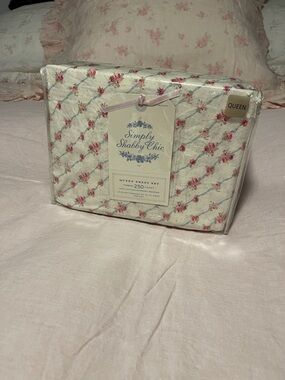 Simply, Shabby chic  100% cotton parlor, trellis rose  queen 🌹